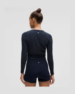 All It Takes Geripptes Langarmshirt aus Nulu für Frauen – Größe in True Navy