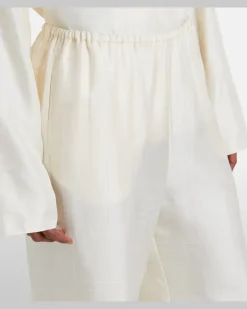 Bestickte Pyjama-Sose aus Seidensatin Weiß