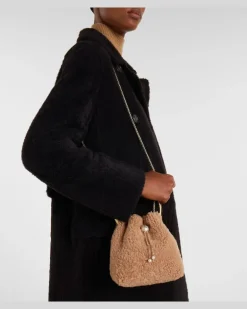 Bucket Bag Bon Bon Small aus Shearling Braun