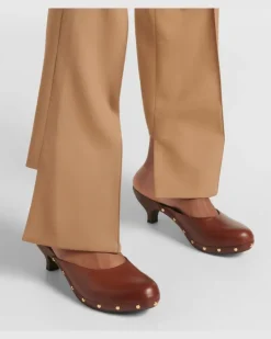 Chloé Clogs Judith aus Leder mit Nieten Braun