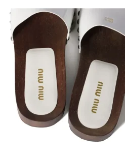 Clogs aus Lackleder - Weiß