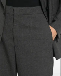 Doppelreihiger Anzug mit steigendem Revers - Grau