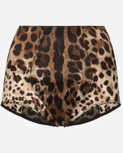 Ein Leoprint Veredelt Die Unverwechselbare Taillenpanty Von . Man Trägt Sie Zu Transparenten Kleidern; Um Dem Look Einen Glamourösen Touch Zu Verleihen: - Frau Unterwäsche Animalprint Satin Animal-Print