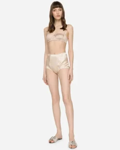 Ein Zartes Puderrosa Bestimmt Den Look Der Stylishen Taillenpanty Von . Sie Können Sie Sowohl Als Unterwäsche Als Auch Zu Transparenten Kleidern Tragen; Um Ihren Looks Einen Glamourösen Touch Zu Verleihen: - Frau Unterwäsche Puderrosa Seide