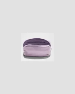 Everywhere Gürteltasche Größe in Lilac Play/Silver