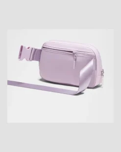Everywhere Gürteltasche Größe in Lilac Play/Silver
