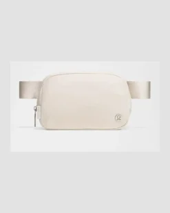 Everywhere Gürteltasche Größe in Light Ivory/Silver