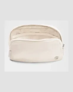 Everywhere Gürteltasche Größe in Light Ivory/Silver