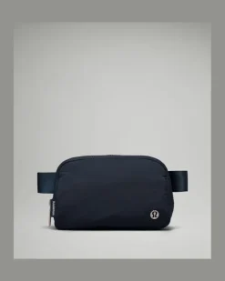 Everywhere Gürteltasche Größe in True Navy