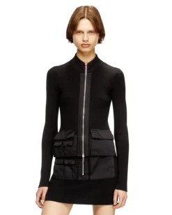 Geripptes Cardigan mit Cargotaschen - Strickwaren - Damen - Schwarz