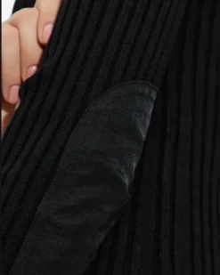 Geripptes Langarmshirt - Schwarz