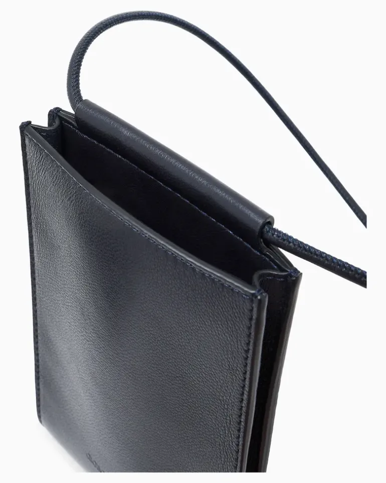 Handytasche aus glattem Leder mit Riemen und Kartenfächern Marineblau