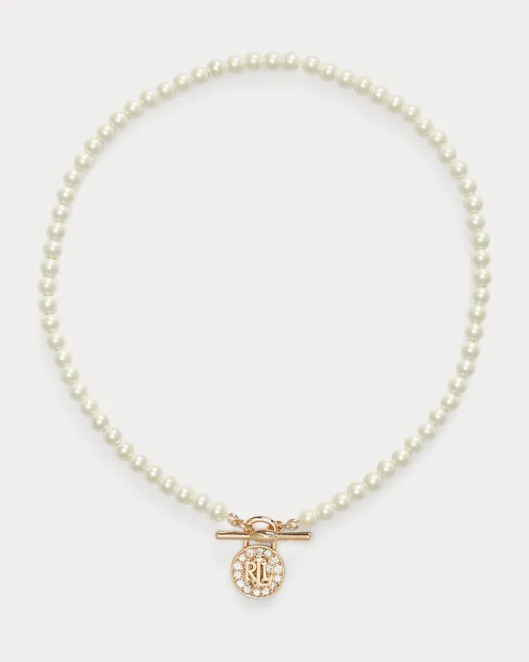 Kette mit Kunstperlen und Logoanhänger Gold