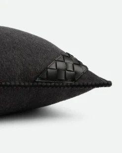 Kissen mit Intrecciato Aufnäher-Grau & Silberfarben - Unisex