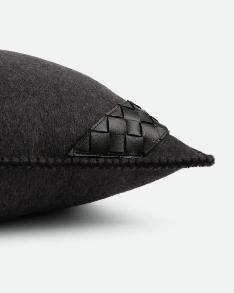 Kissen mit Intrecciato Aufnäher-Grau & Silberfarben - Unisex