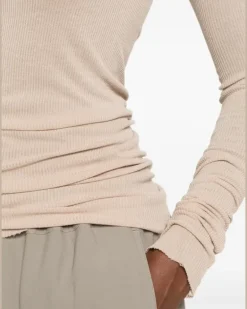 Langarmshirt aus geripptem Strick - Nude
