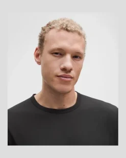 Mile Maker Leichtes Langarmshirt für Männer – Größe in Black