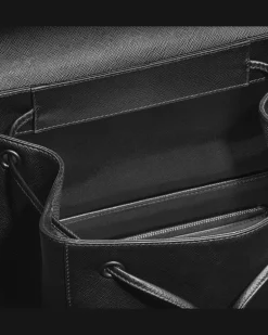 Mittelgroßer Rucksack aus hochwertigem Leder - Schwarz - Leder - MB220421 - Rucksäcke
