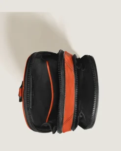 Mittelgroße Umhängetasche aus Extreme Leder - Cayenne - Leder - MB199841 - Sling Bags