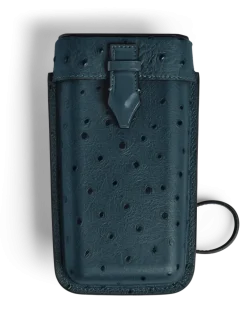 Multifunktionales Etui mit Federdetail aus Leder mit Straußenprägung - Samtblau - Leder - MB220478 - Taschenaccessoires