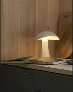 Rumee 220 LED Tischleuchte (24cm x 22cm) - Weiß