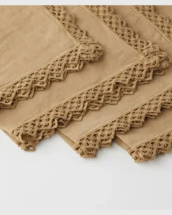 Set aus vier Servietten Beige