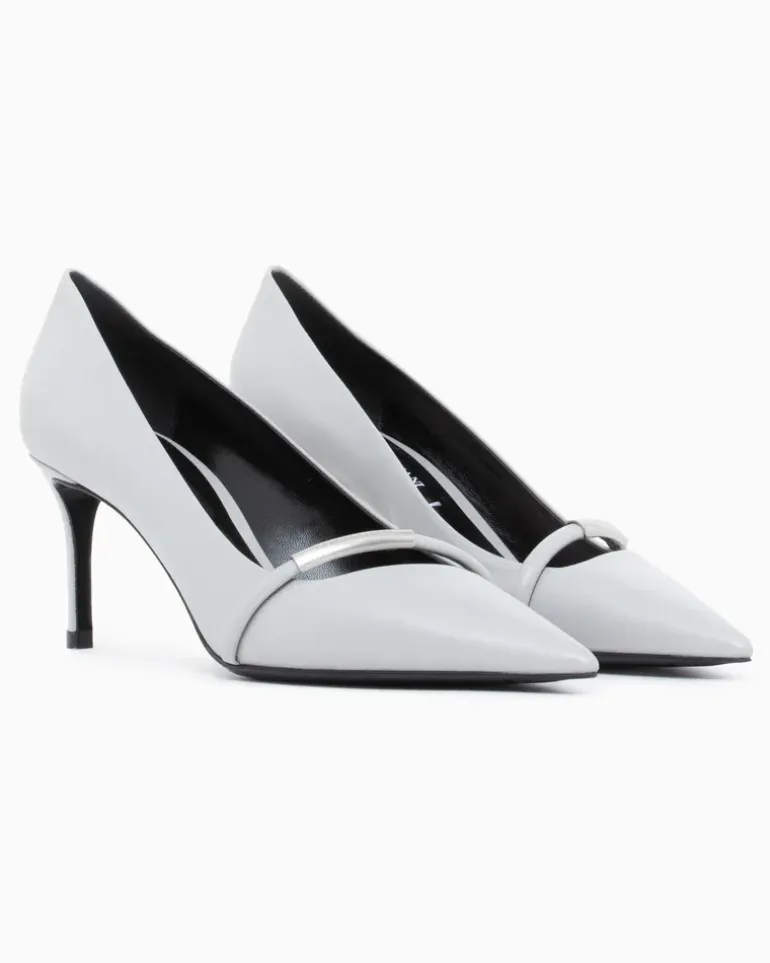 Spitze Pumps aus Leder mit Riemen und Stiletto-Absatz Grau