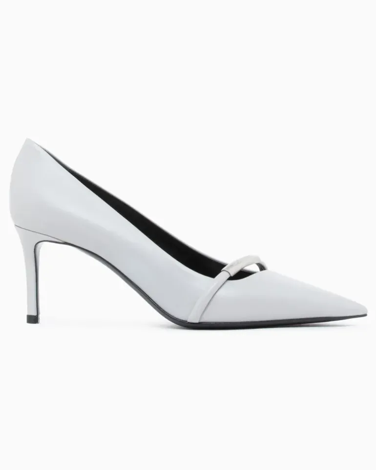 Spitze Pumps aus Leder mit Riemen und Stiletto-Absatz Grau