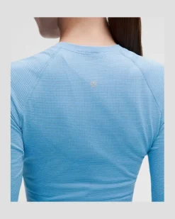 Swiftly Tech Cropped-Langarmshirt 2 für Frauen – Größe in Spandex Stripe Ocean Wave/White