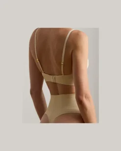 Tanga mit hoher Leibhöhe