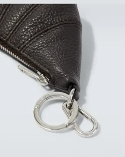 Taschenanhänger Croissant aus Leder Braun