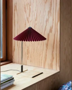 Tischlampe mit Faltendetail - Rot