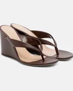 Wedge-Sandalen aus Leder Braun