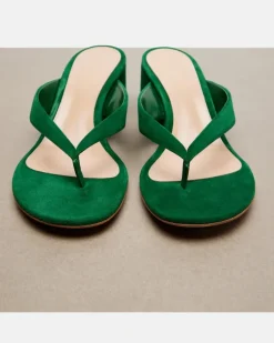 Wedge-Sandalen aus Veloursleder GrüN