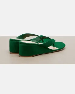 Wedge-Sandalen aus Veloursleder GrüN